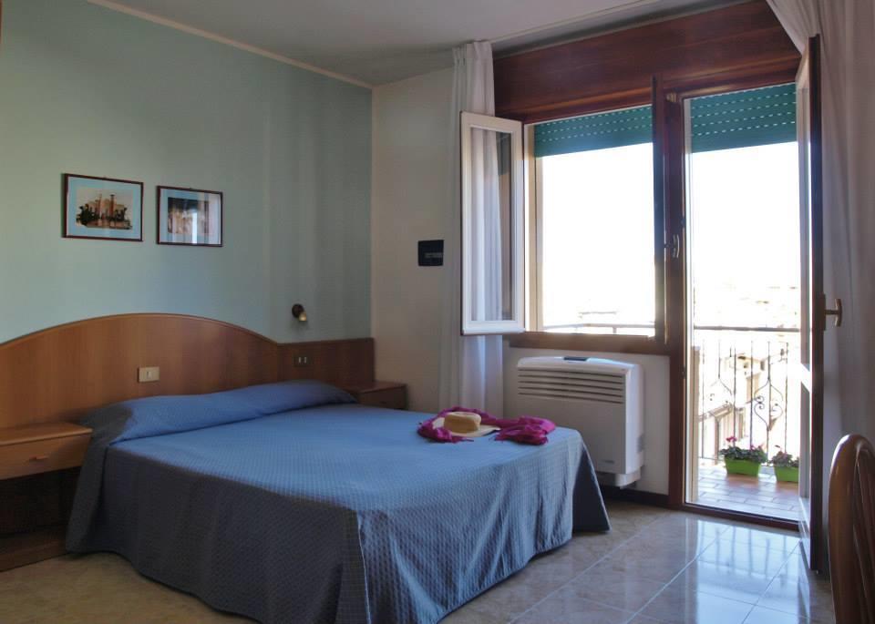 Hotel Fornaro Caorle Exteriör bild